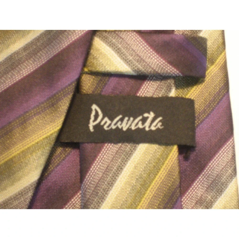 NWOT Pravata 100% Microfibre Geometric  Design Necktie